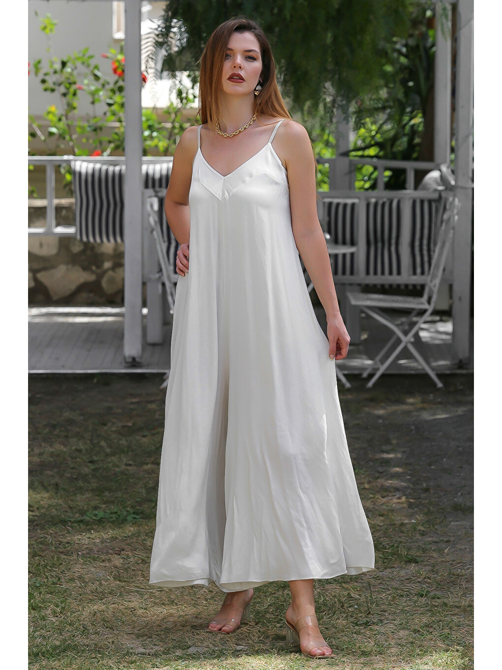 İtalyan Beyaz V Yaka Askılı Dokuma Bol Paça Casual Viskon Tulum-3