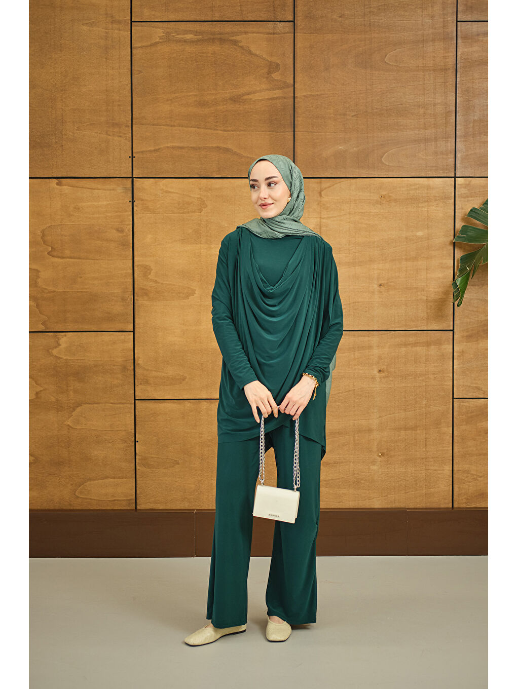 Kadın Regular Sıfır Yaka Arka Kesik Detay Takım Zümrüt Yeşil-3
