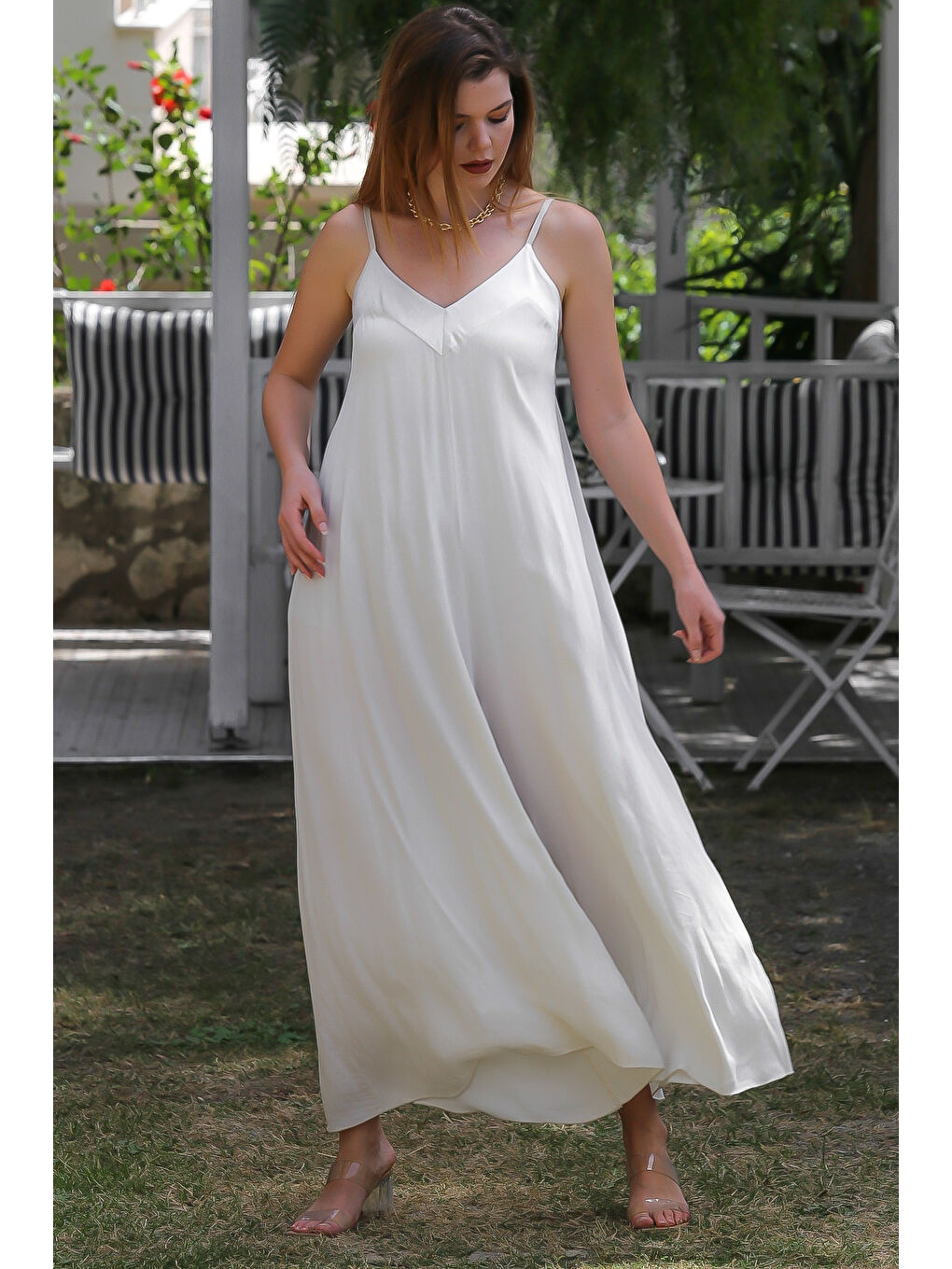 İtalyan Beyaz V Yaka Askılı Dokuma Bol Paça Casual Viskon Tulum-4