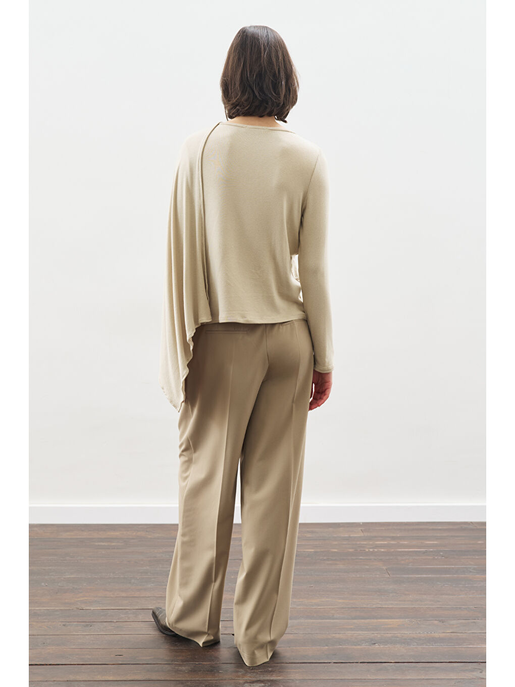 Bej Şal Detaylı Dökümlü Bluz Taş-7