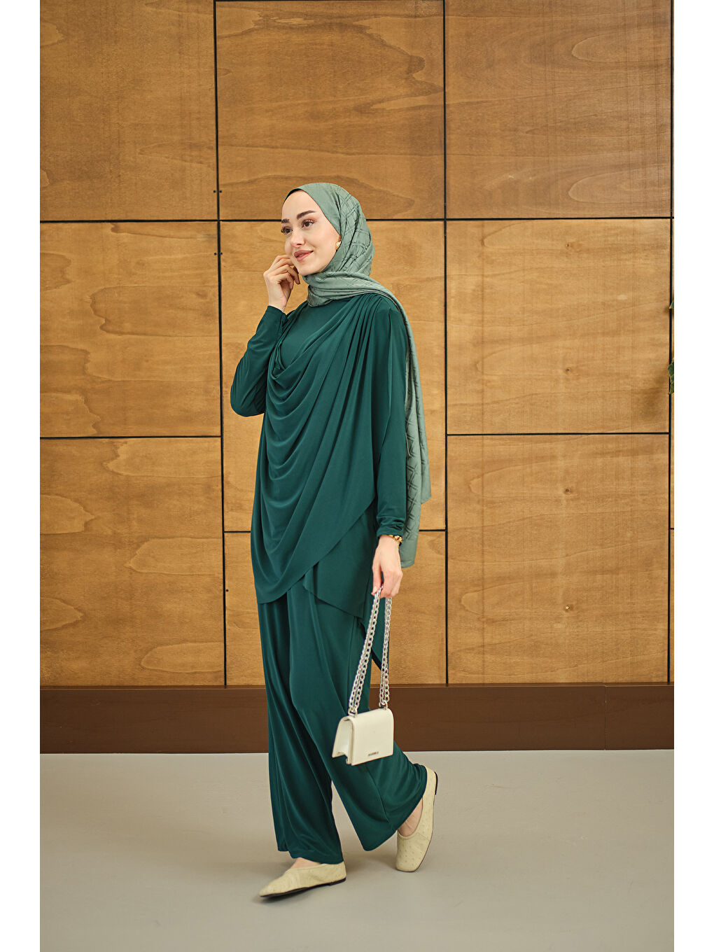 Kadın Regular Sıfır Yaka Arka Kesik Detay Takım Zümrüt Yeşil-4