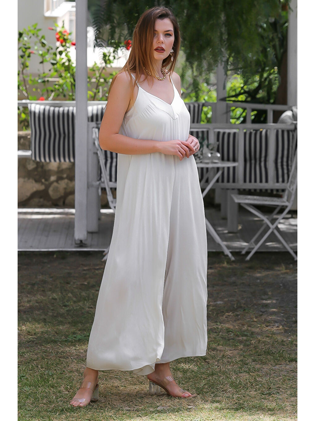 İtalyan Beyaz V Yaka Askılı Dokuma Bol Paça Casual Viskon Tulum-5