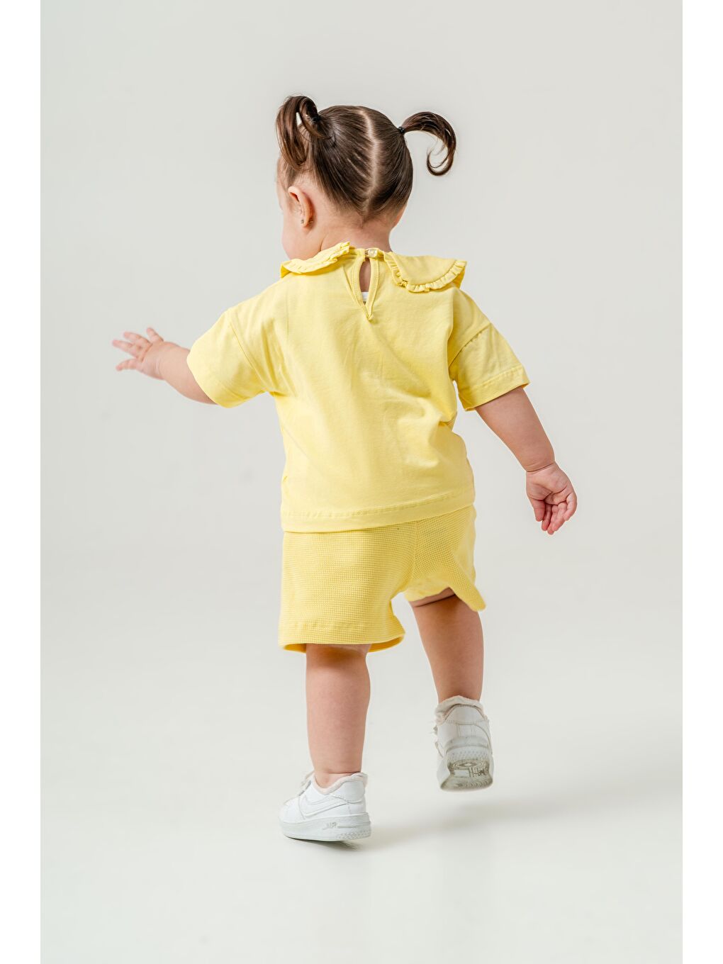 Kız Çocuk Pamuklu Sarı "Be Happy" Yazılı Fırfırlı Yaka T-Shirt Ve Şort Takım-3