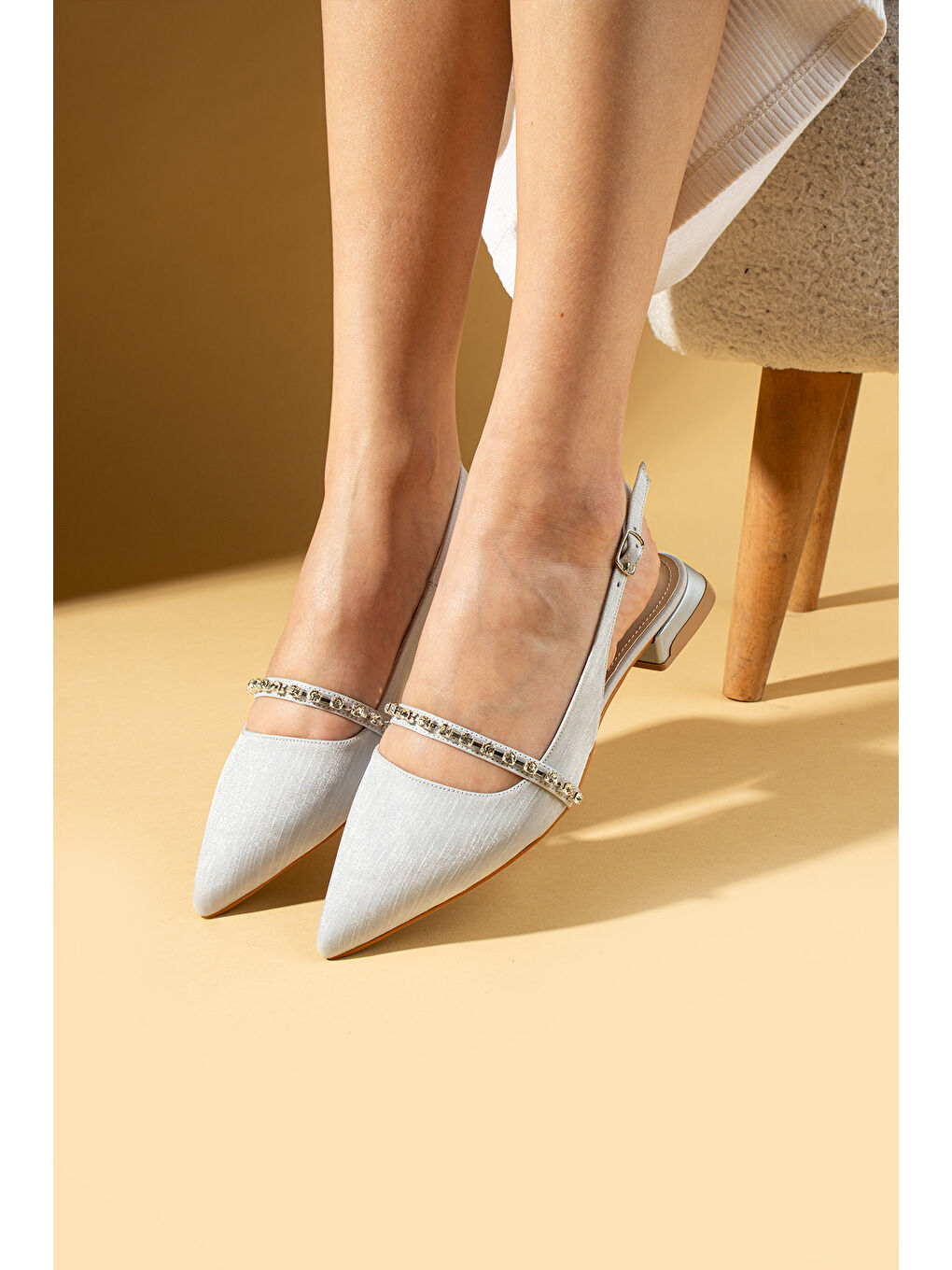 Gri Sivri Burun İnce Bant Taşlı Tokalı Kadın Topuklu Ayakkabı 018-1615-25Saten-1