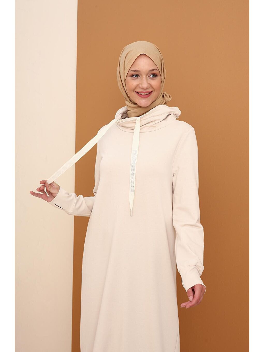 Açık Bej Yakası Sim Dikişli Kordonlu Sweat Tunik