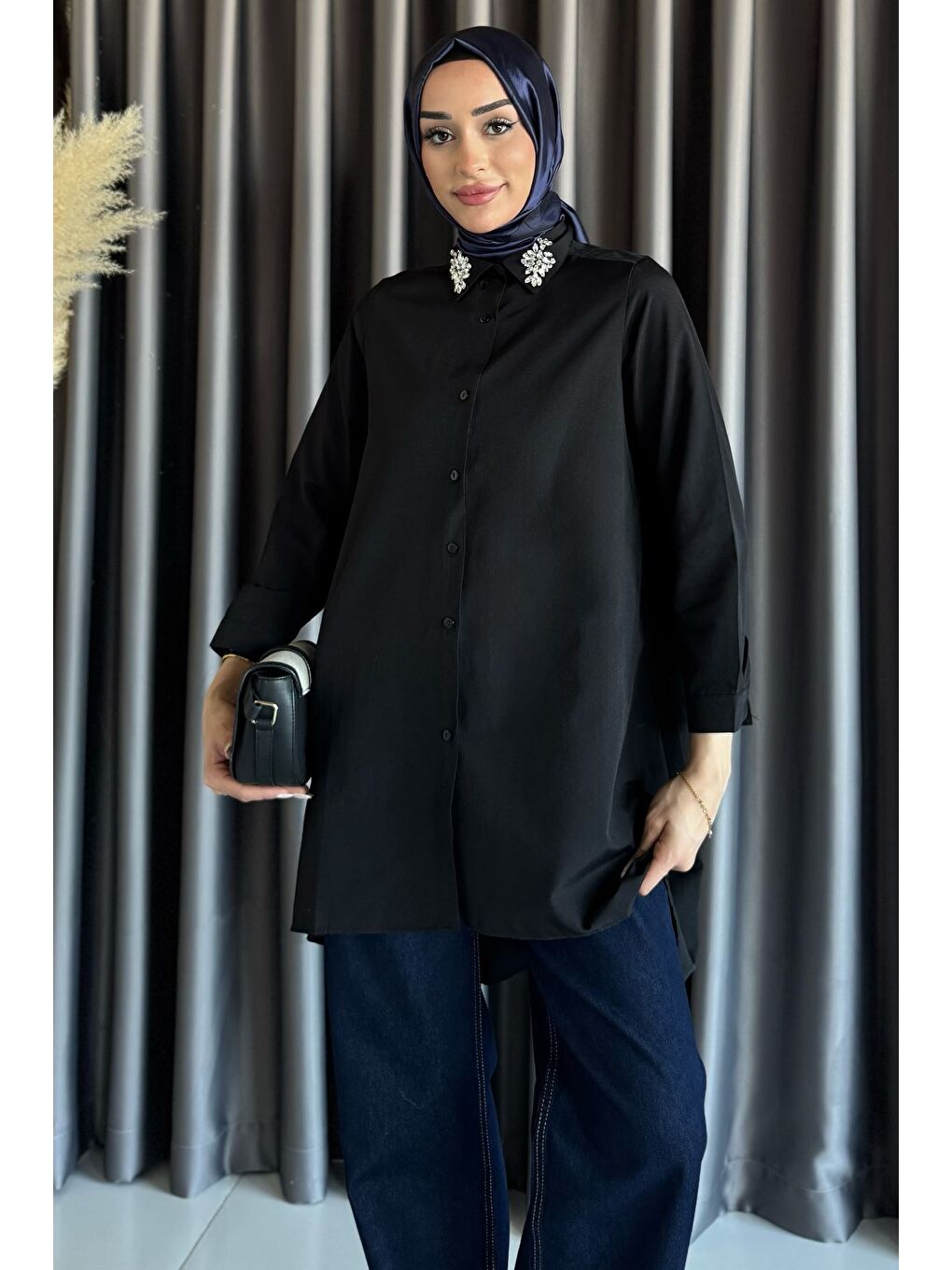Siyah Yaka Taş Detaylı Tesettür Tunik-1