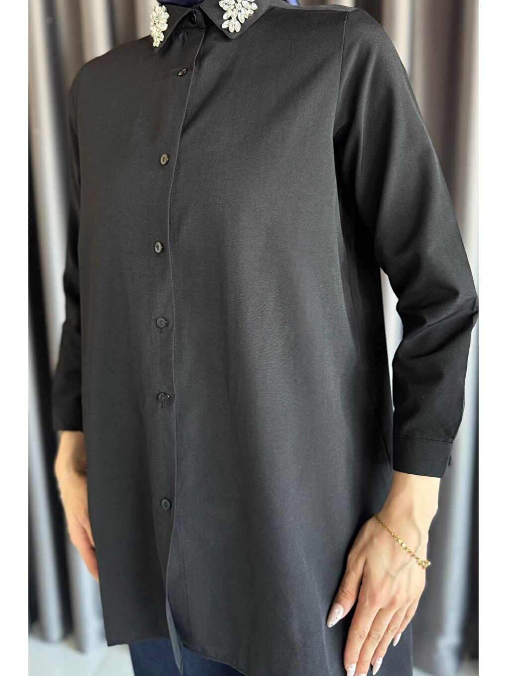 Siyah Yaka Taş Detaylı Tesettür Tunik-2