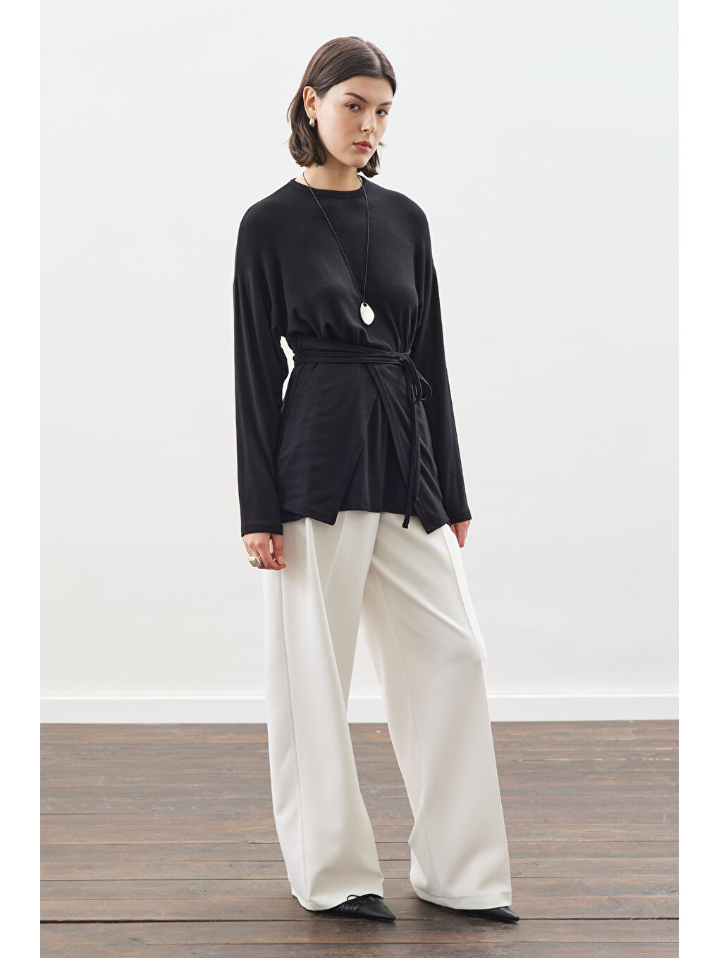 Beli Bağlama Tasarımlı Bluz Siyah