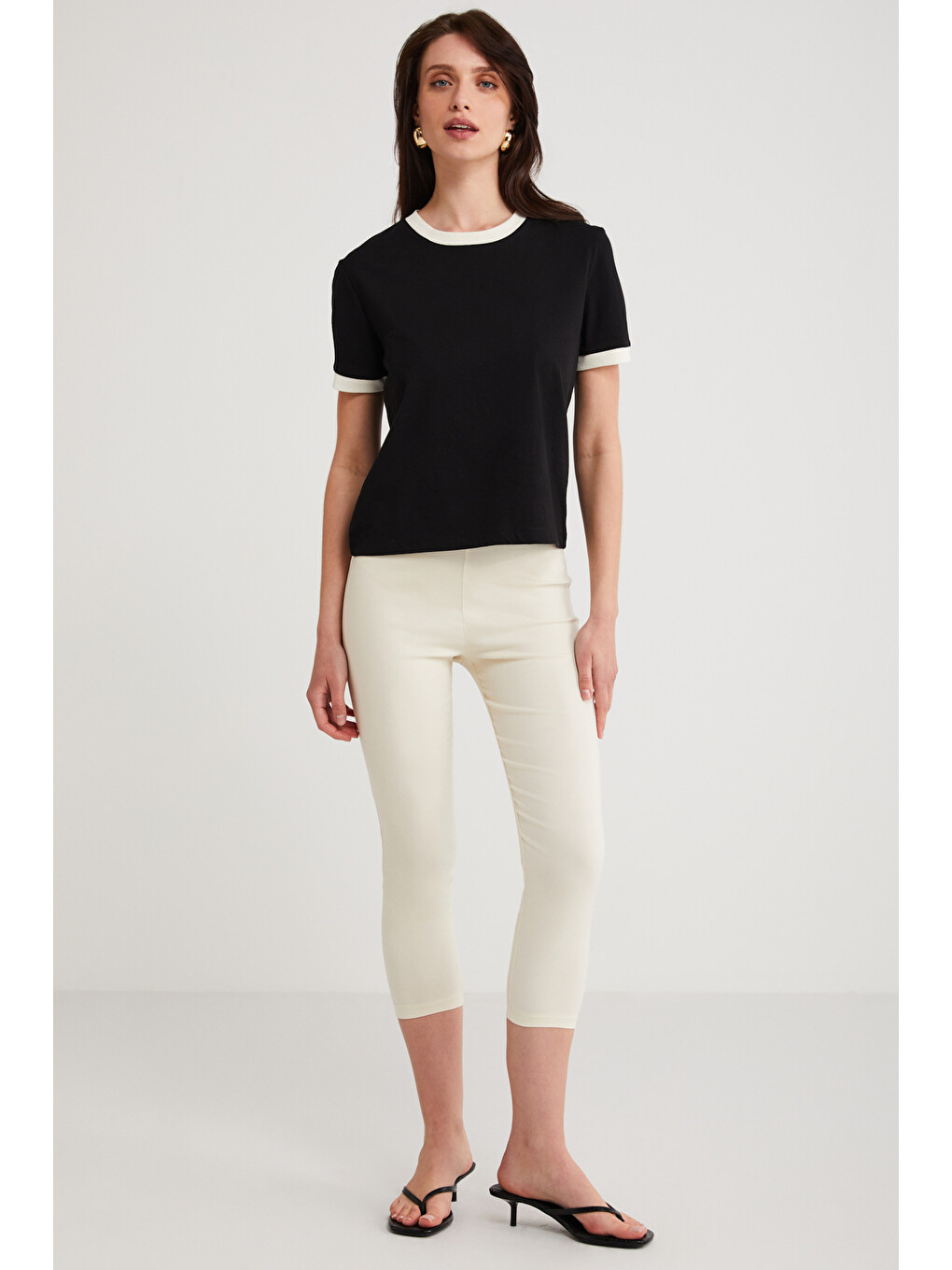 Ashley Kadın %100 Organik Pamuk Biyeli Regular Fit Normal Kalıp Bisiklet Yaka Ekru T-shirt Siyah T-s-2