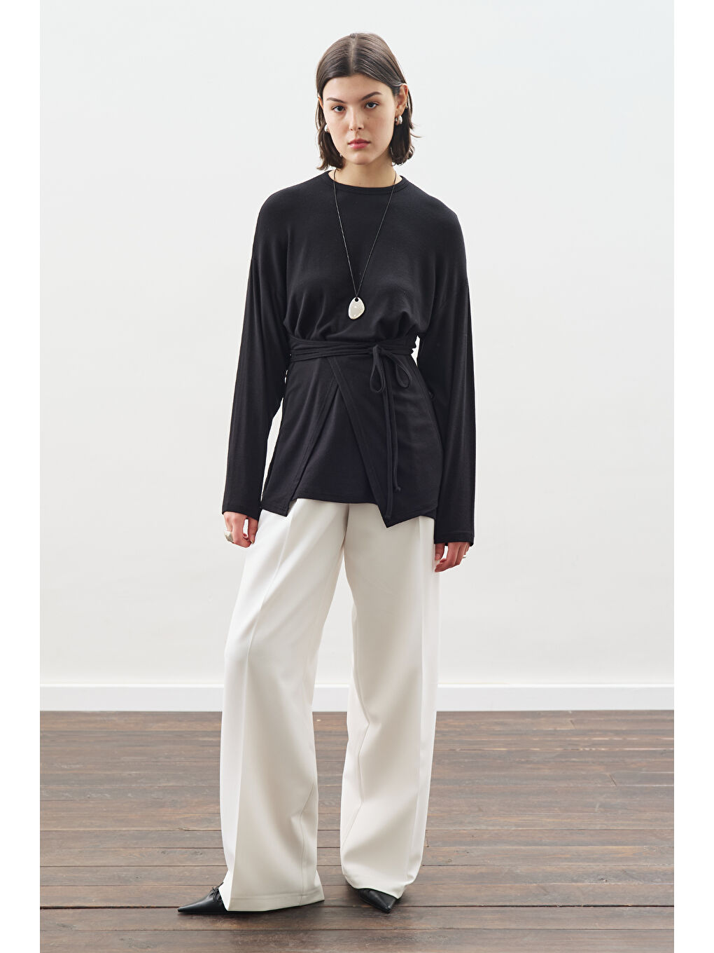 Beli Bağlama Tasarımlı Bluz Siyah-1