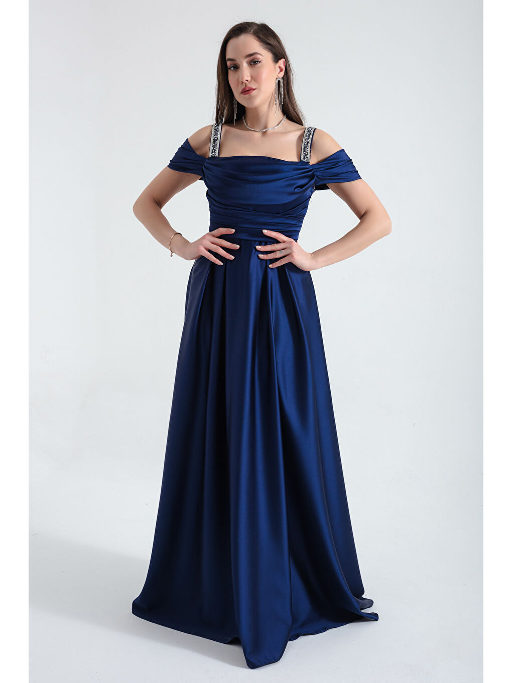 Kadın Lacivert Taş Askılı Drapeli Uzun Saten Abiye Elbise-2