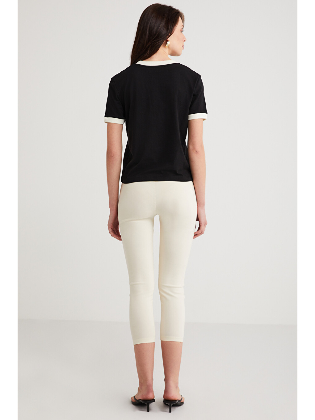 Ashley Kadın %100 Organik Pamuk Biyeli Regular Fit Normal Kalıp Bisiklet Yaka Ekru T-shirt Siyah T-s-3