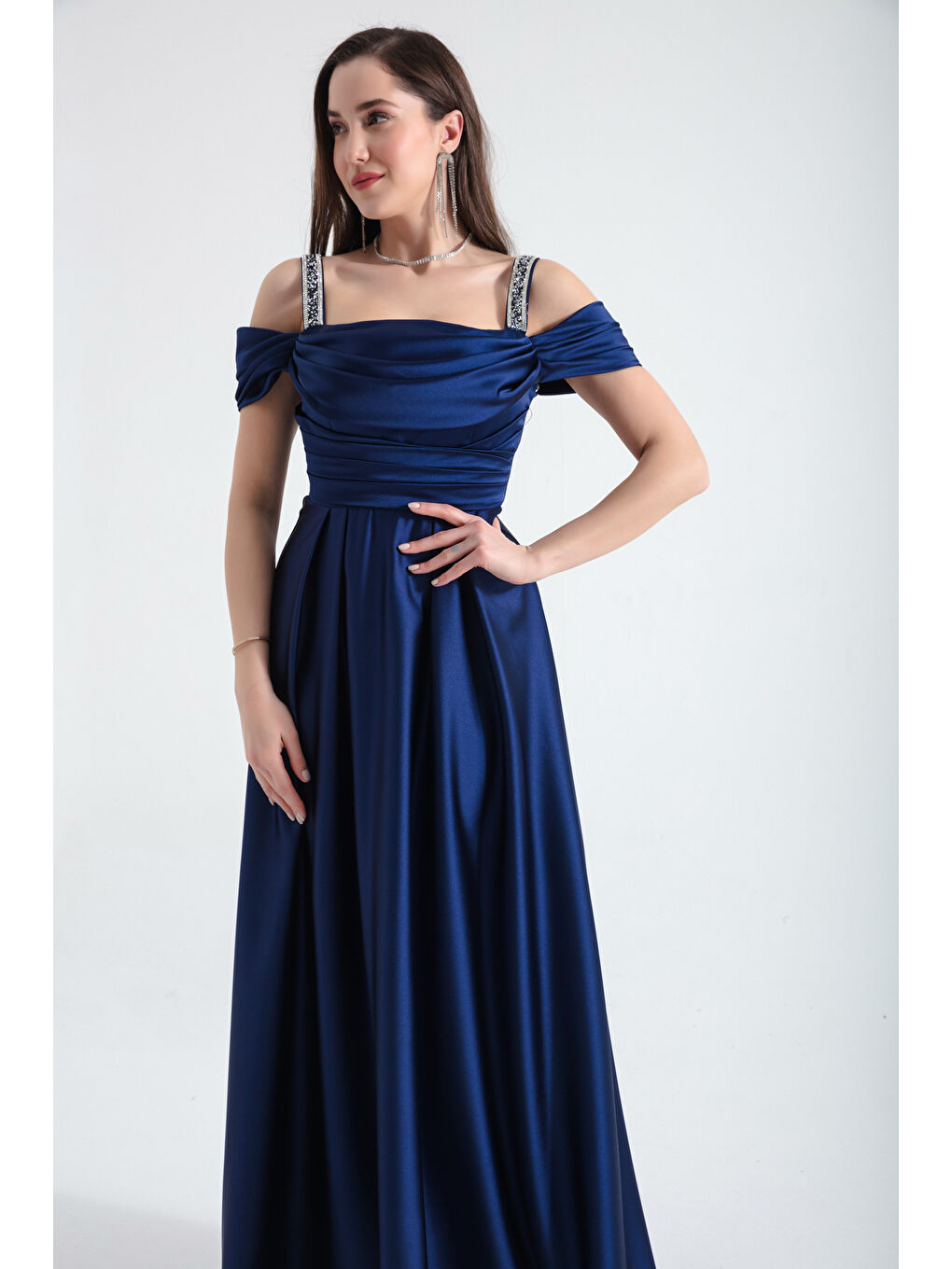 Kadın Lacivert Taş Askılı Drapeli Uzun Saten Abiye Elbise-3