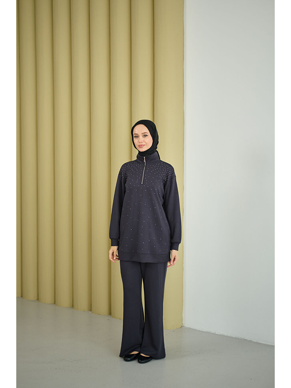 Gri Kadın Yarım Fermuarlı Taşlı Takım Füme-2