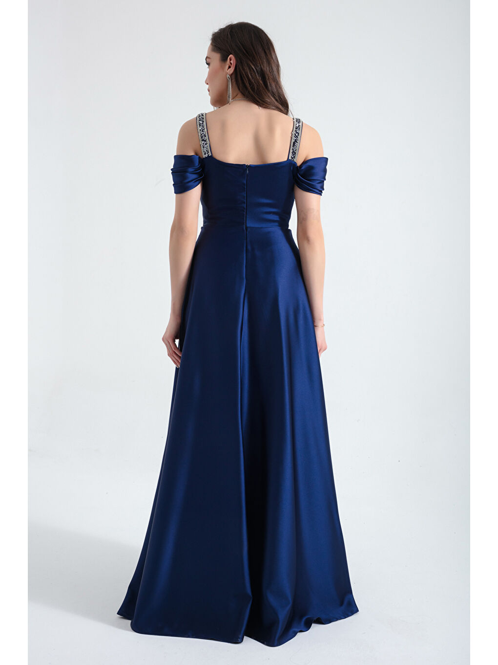 Kadın Lacivert Taş Askılı Drapeli Uzun Saten Abiye Elbise-4