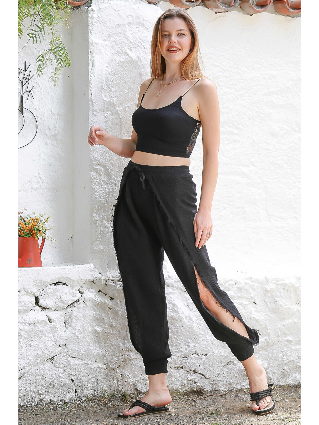 Organik Pamuk Siyah Dokuma Lastikli Ve Bağlamalı Bel Yanları Açık Paça Casual Pantolon