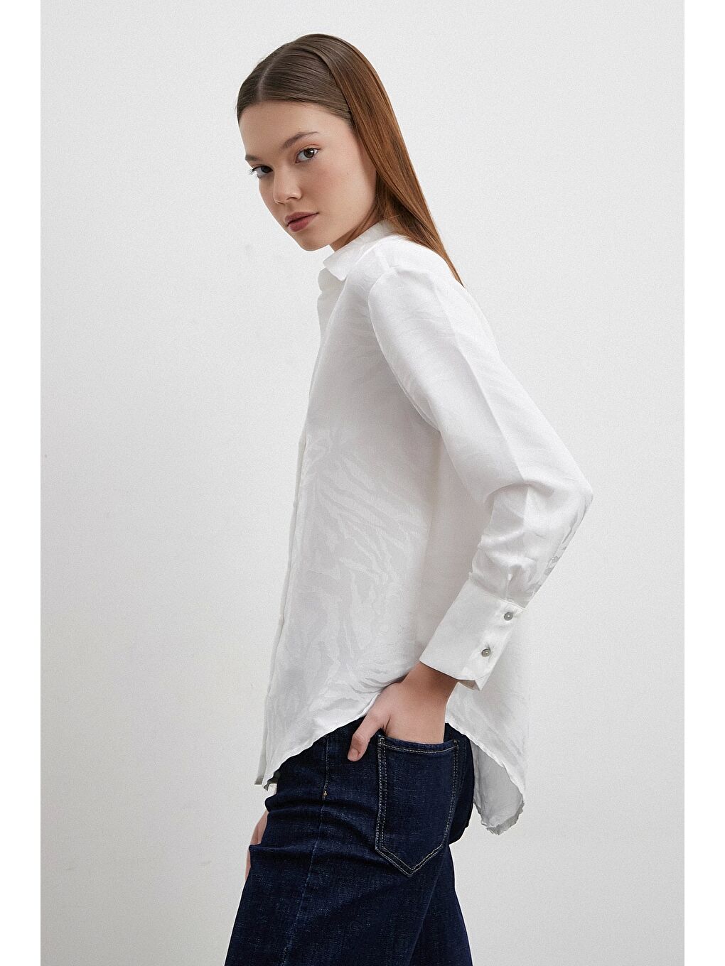 Jakarlı V Yaka Gömlek Beyaz-1