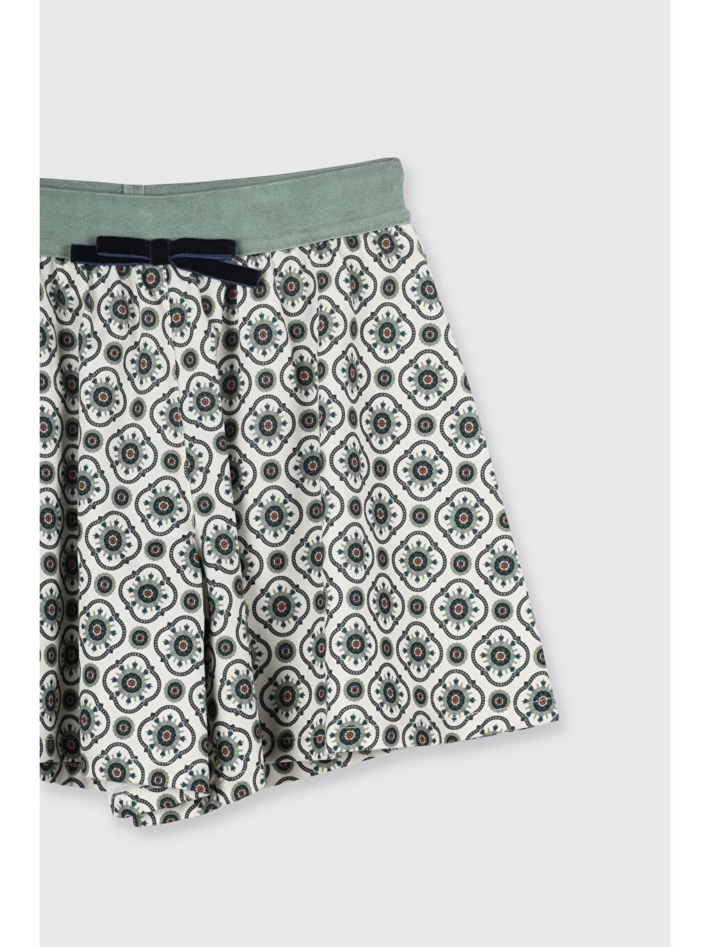 Kız Bebek Beli Lastikli Fiyon Detaylı Desenli Kumaş Yeşil Şort-2