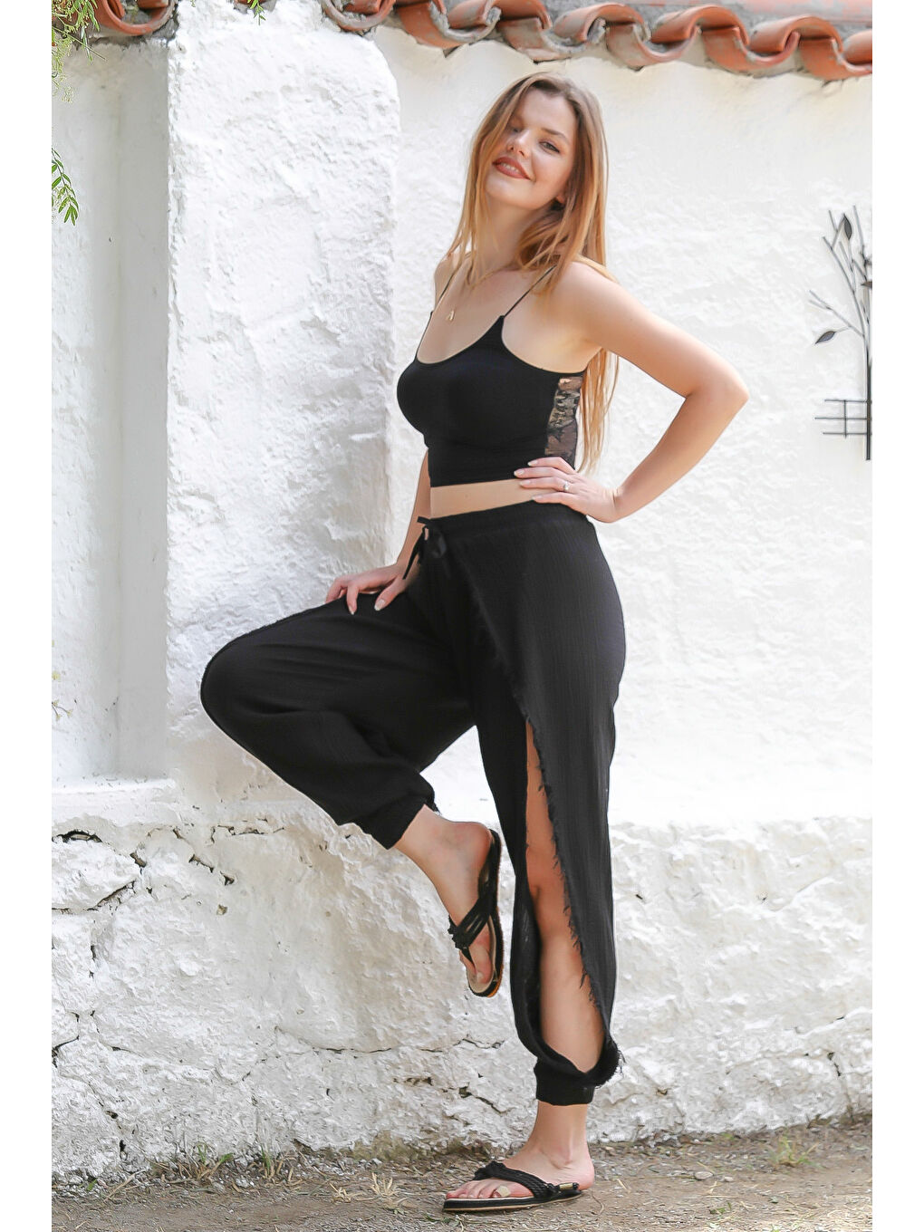 Organik Pamuk Siyah Dokuma Lastikli Ve Bağlamalı Bel Yanları Açık Paça Casual Pantolon-1