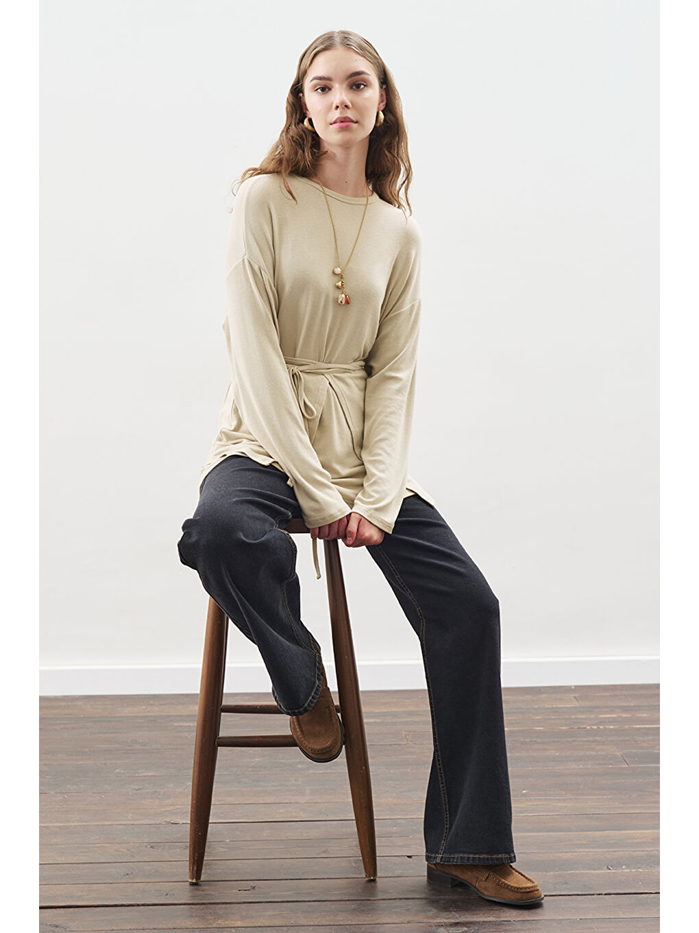 Bej Beli Bağlama Tasarımlı Bluz Taş-1