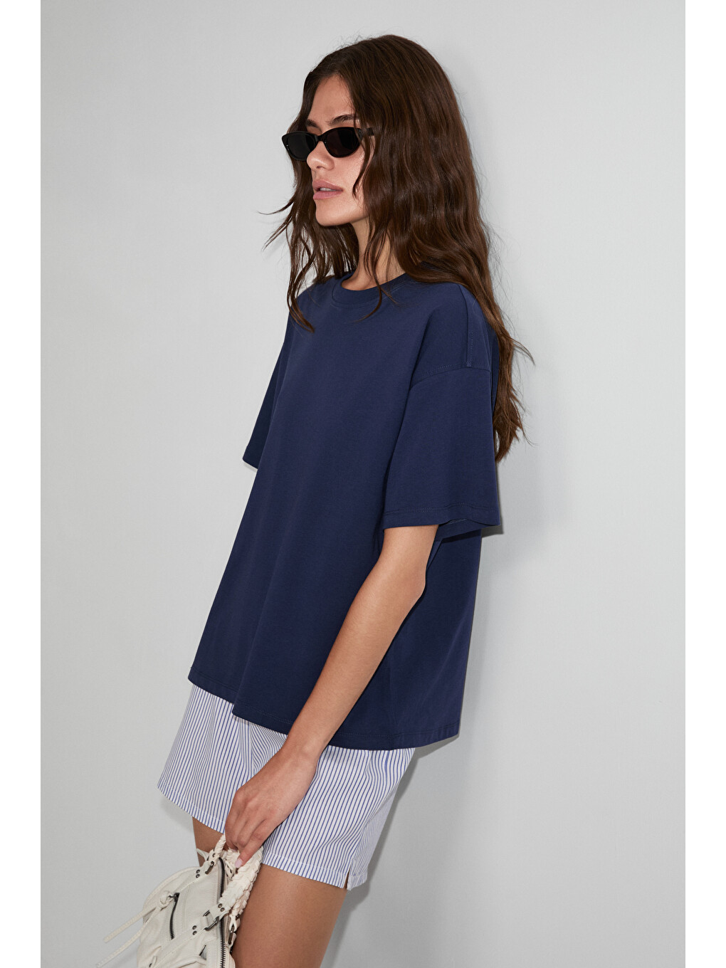 Lagertha Kadın %100 Organik Pamuklu Kalın Dokulu Oversize Fit Yuvarlak Yakalı Lacivert T-shirt-2