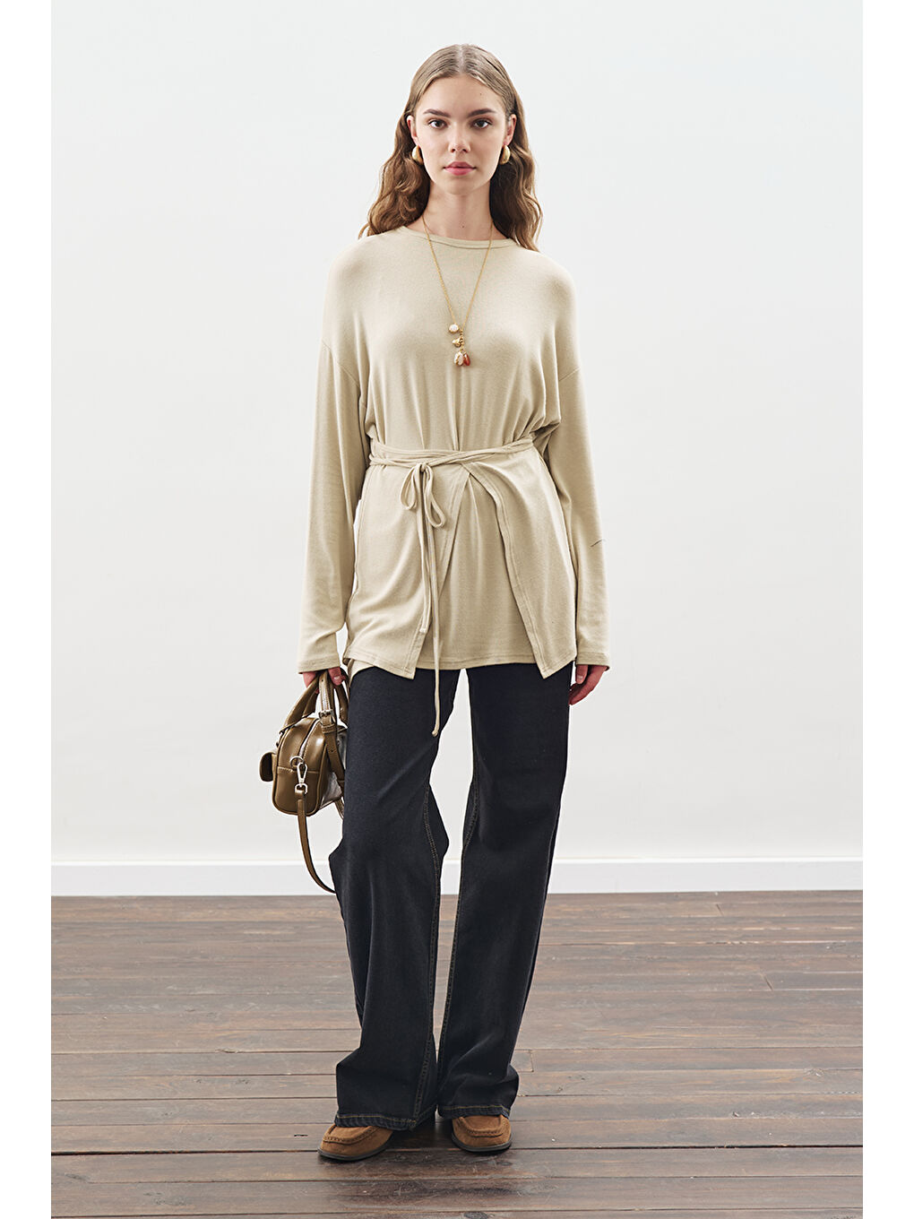 Bej Beli Bağlama Tasarımlı Bluz Taş-3