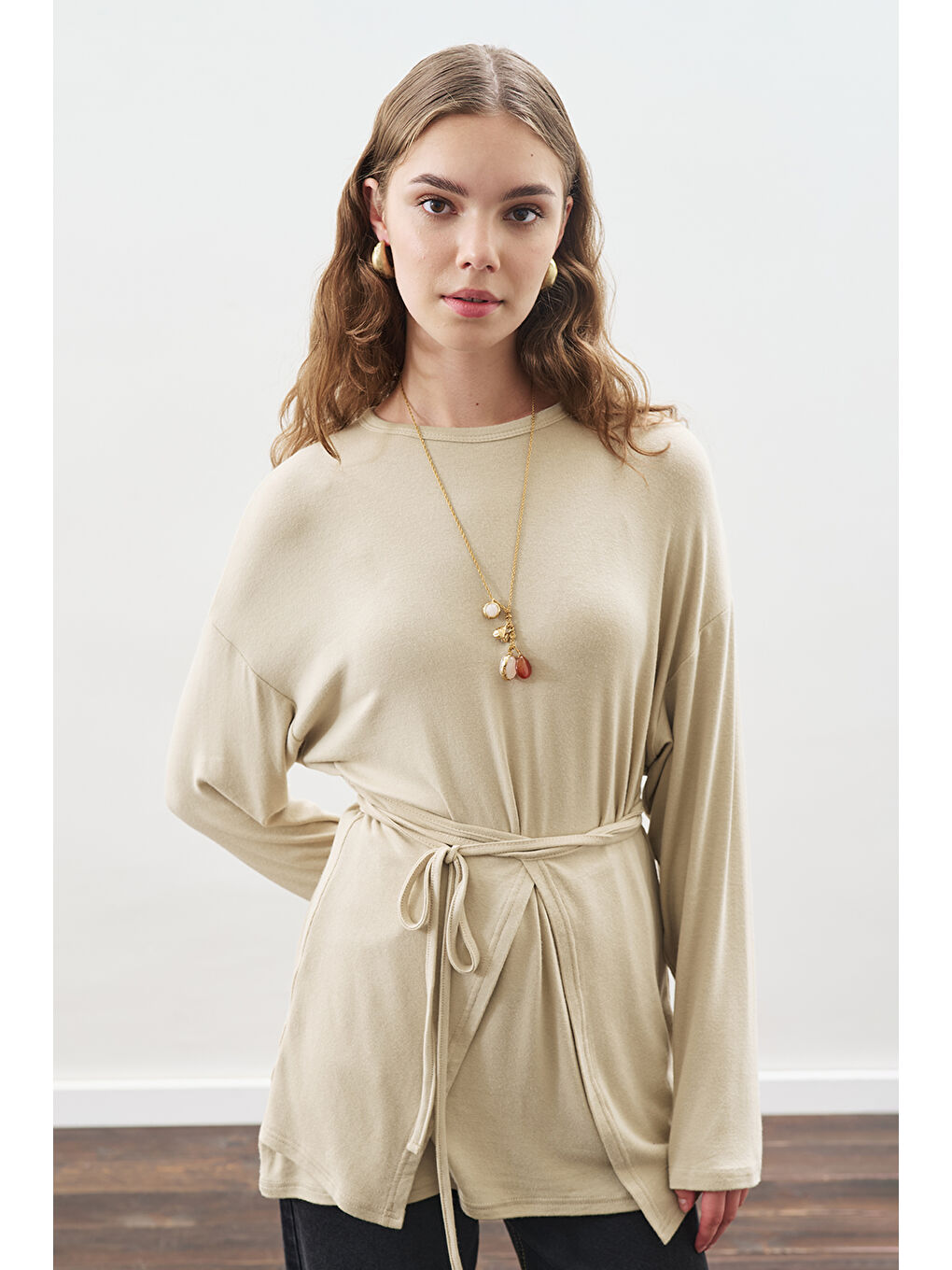 Bej Beli Bağlama Tasarımlı Bluz Taş-4