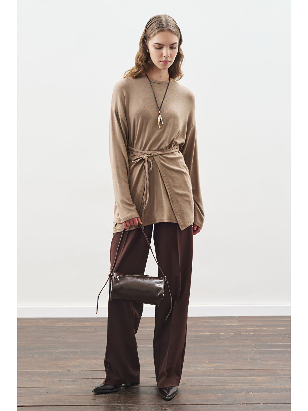 Bej Beli Bağlama Tasarımlı Bluz Vizon-1