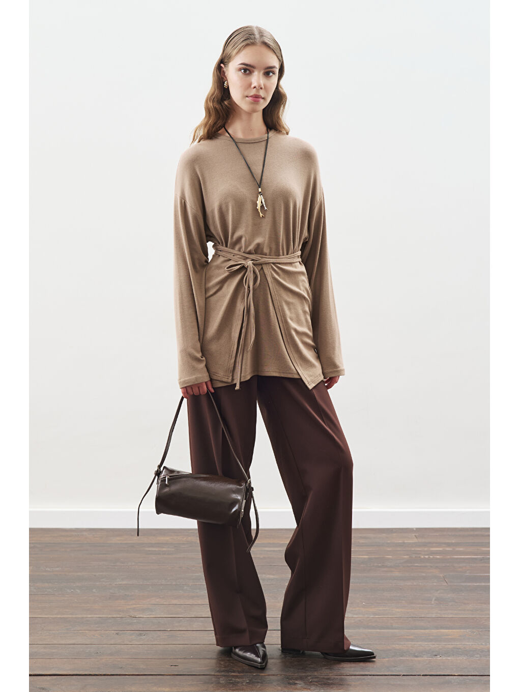 Bej Beli Bağlama Tasarımlı Bluz Vizon-2