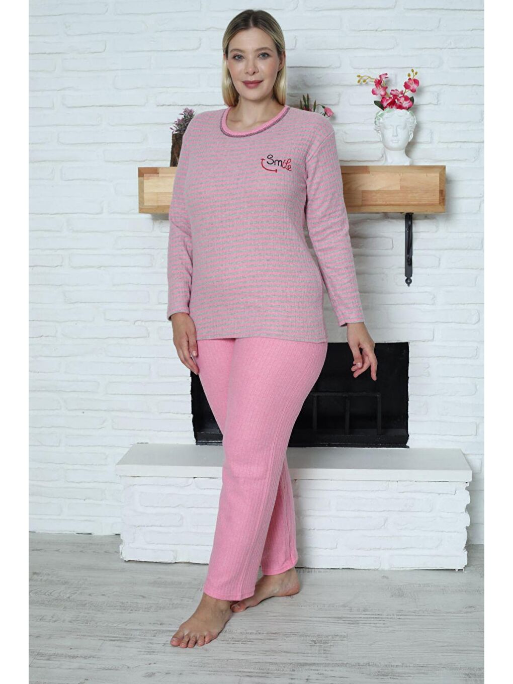 Gri Ekose Desenli Bisiklet Yaka Pijama Takımı-1