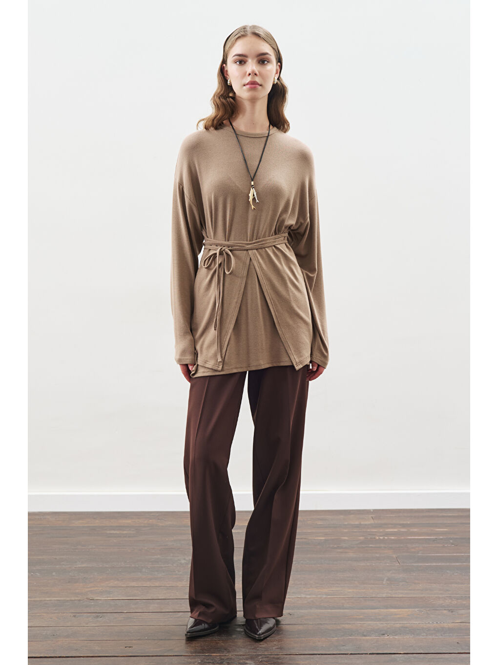 Bej Beli Bağlama Tasarımlı Bluz Vizon-3