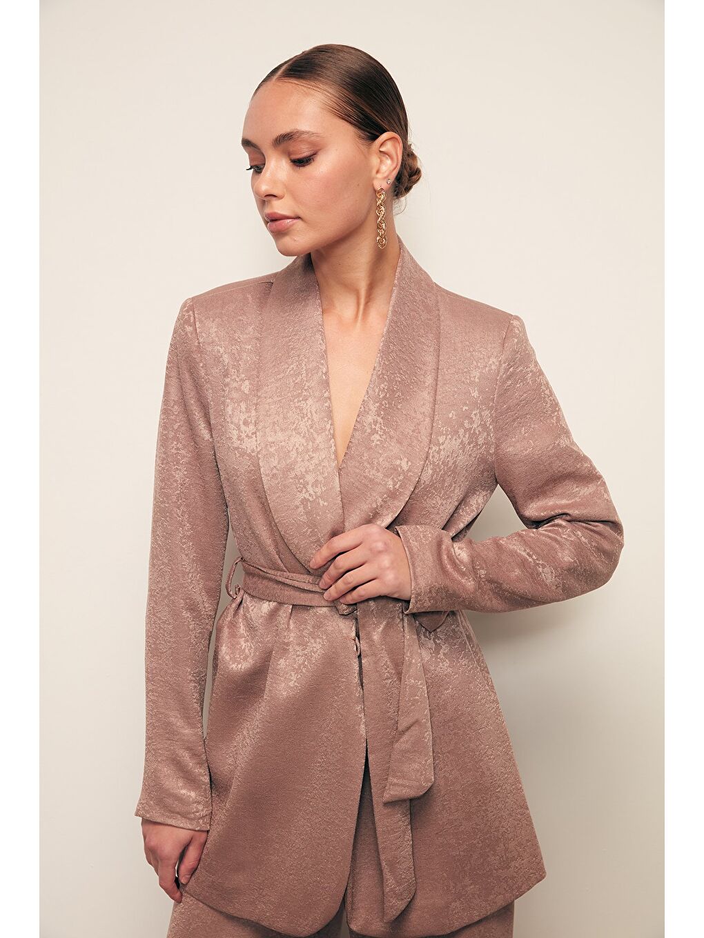 Bej Kuşaklı Uzun Ceket - Vizon-3