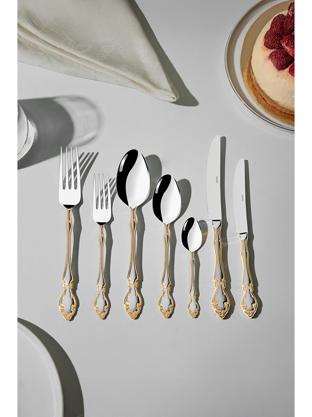 Sarı Adriana Altın Saten 12 Kişilik 84 Parça Kutulu Çatal Kaşık Bıçak Takımı