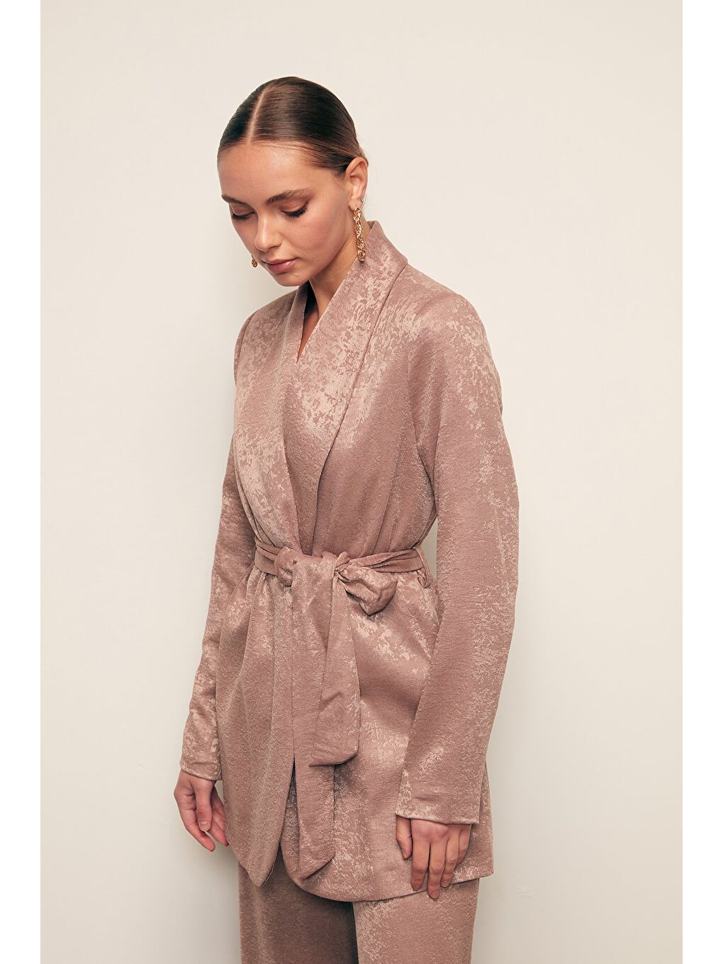 Bej Kuşaklı Uzun Ceket - Vizon-4