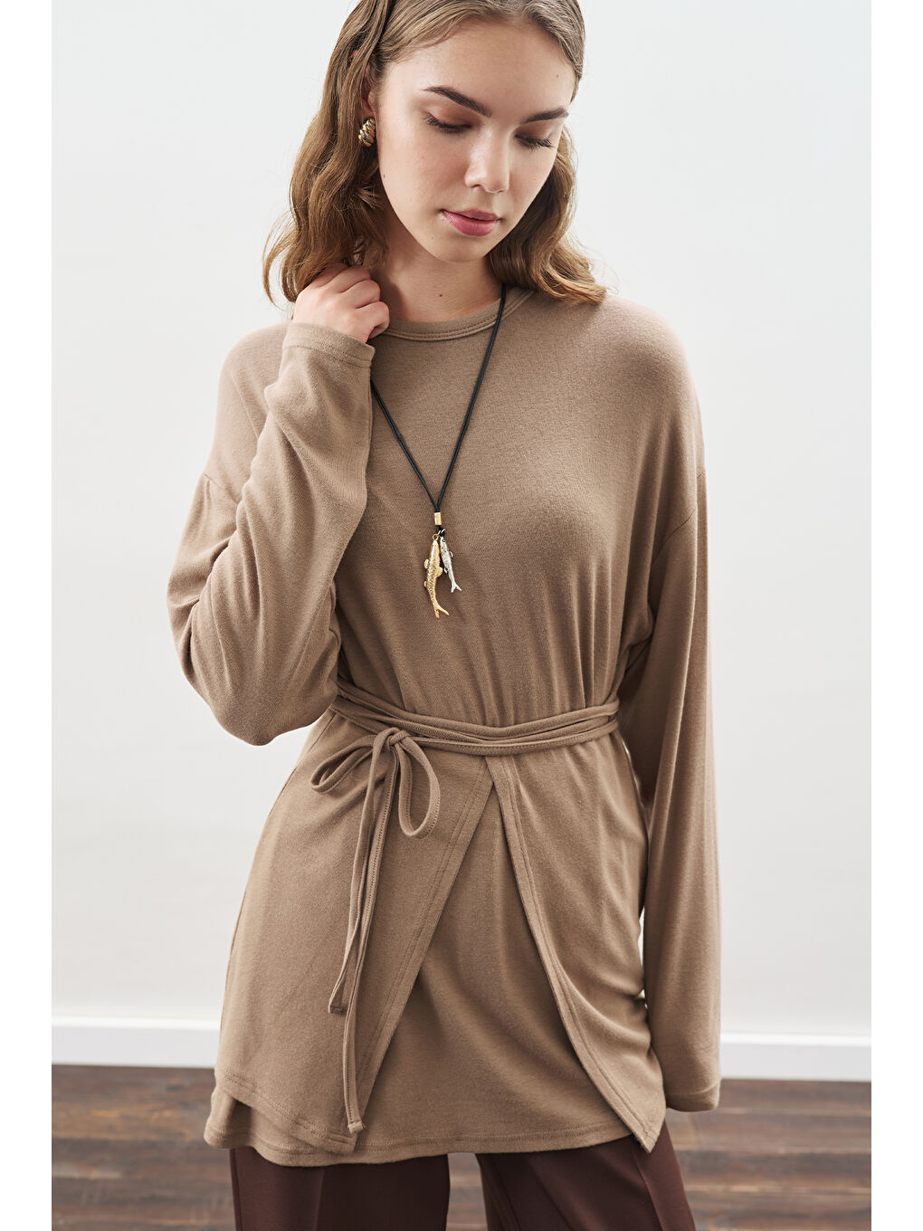 Bej Beli Bağlama Tasarımlı Bluz Vizon-4