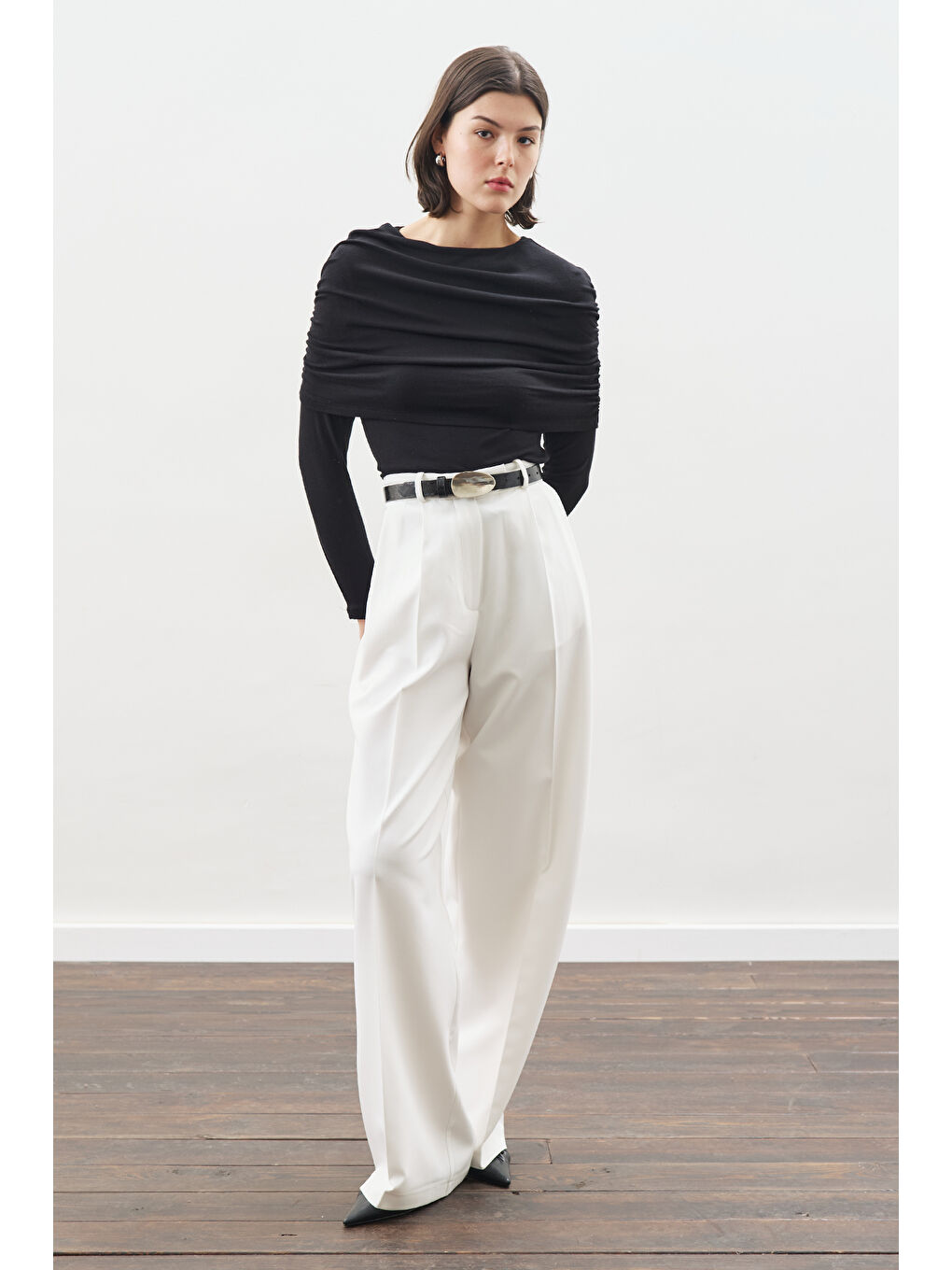 Büzgü Detaylı Bluz Siyah