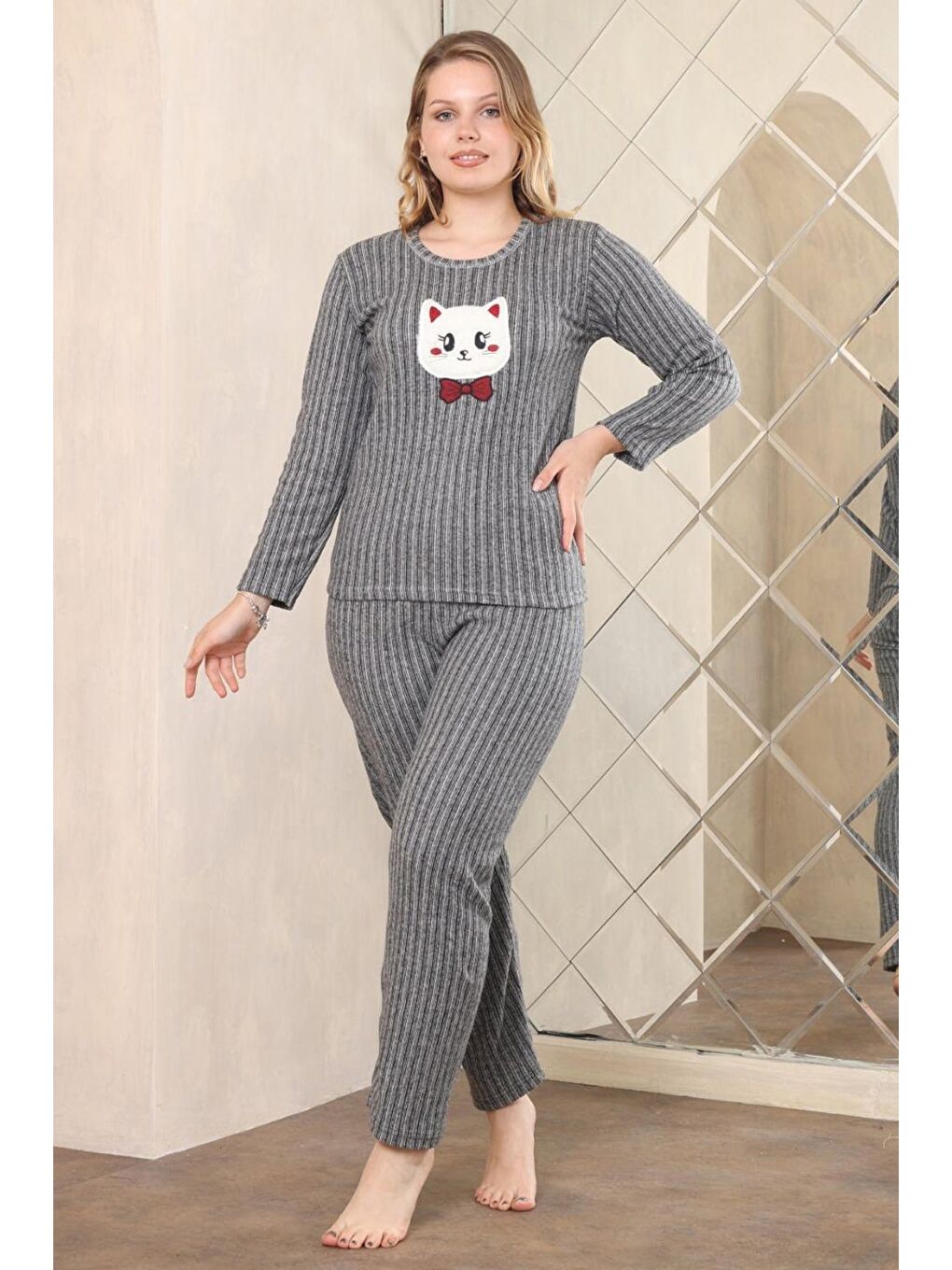 Gri Ekose Desenli Bisiklet Yaka Pijama Takımı-1