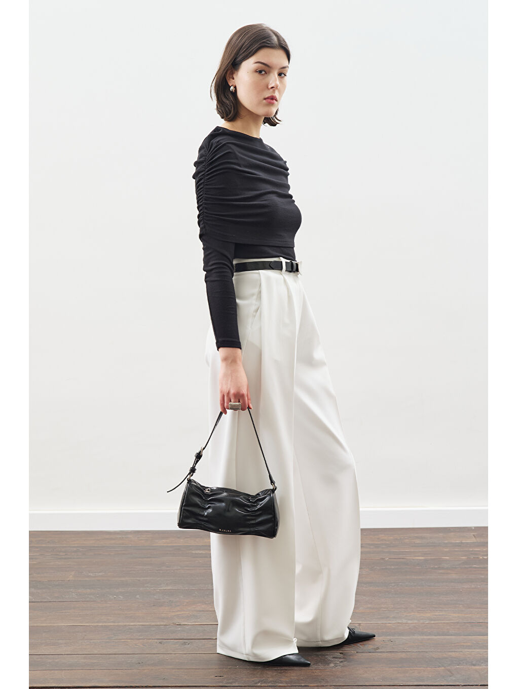 Büzgü Detaylı Bluz Siyah-1