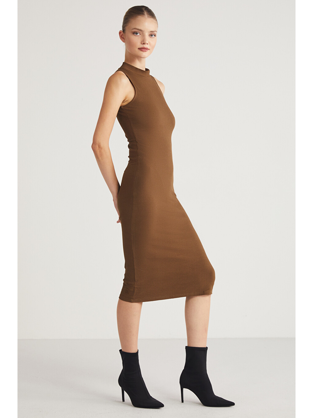 Pannı Kadın Bisiklet Yaka Kolsuz Slim Fit Midi Kahverengi Elbise-2