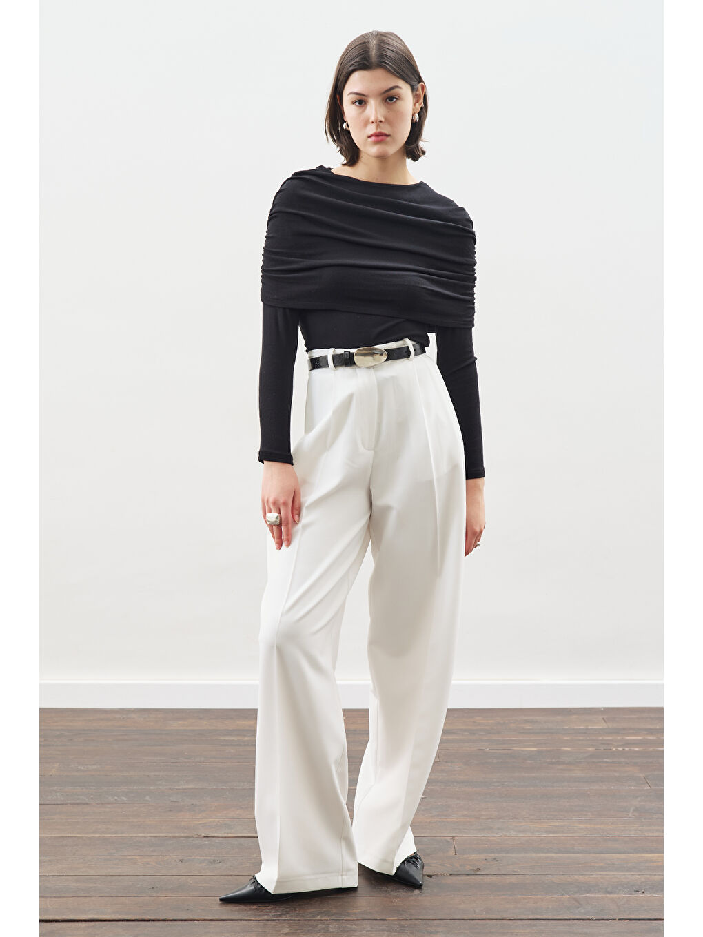 Büzgü Detaylı Bluz Siyah-3