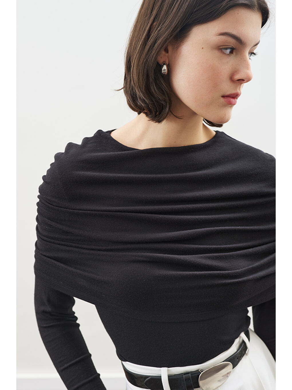 Büzgü Detaylı Bluz Siyah-4