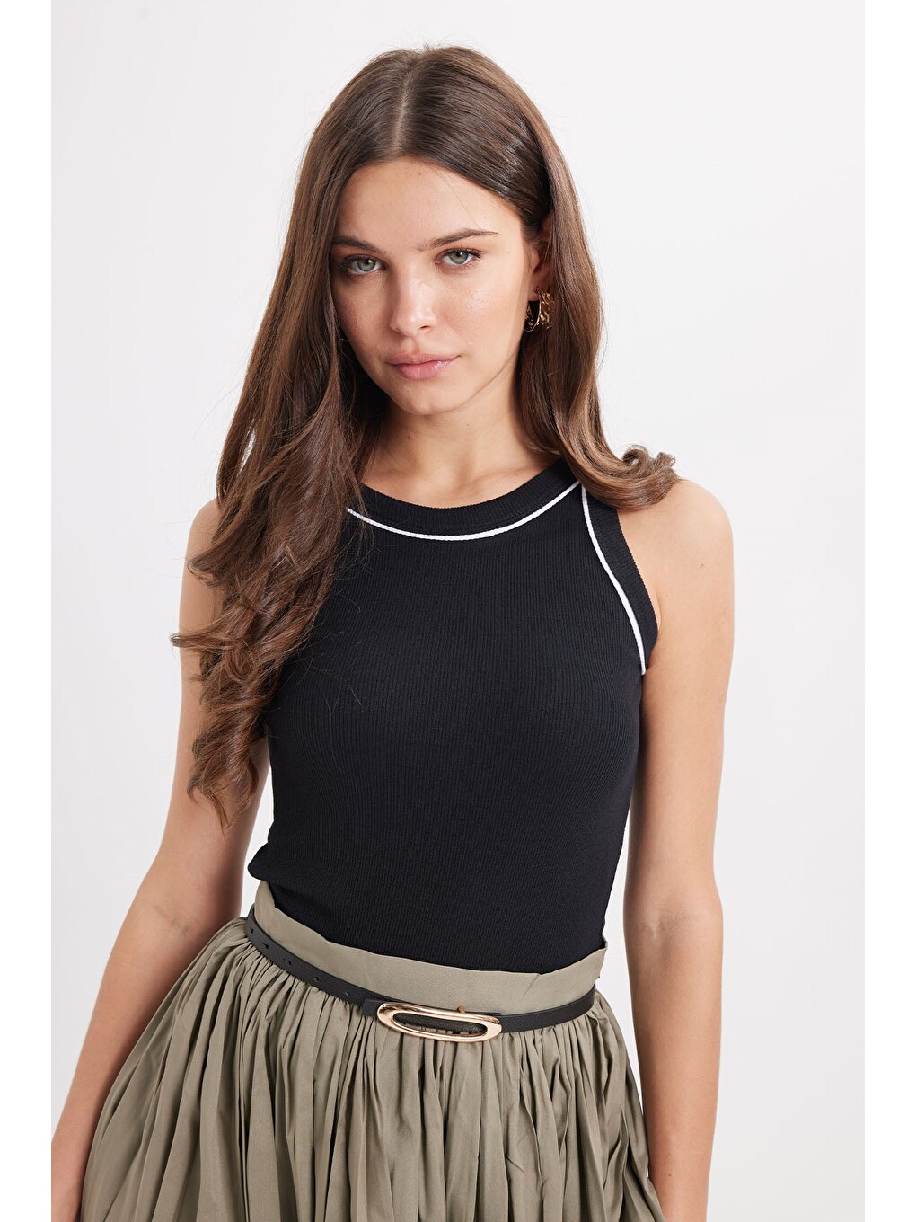 Kadın Slim Fit Dar Kesim Pamuklu Askılı Bisiklet Yaka Biyeli Siyah Crop Atlet