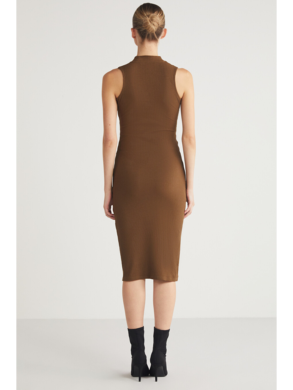 Pannı Kadın Bisiklet Yaka Kolsuz Slim Fit Midi Kahverengi Elbise-4