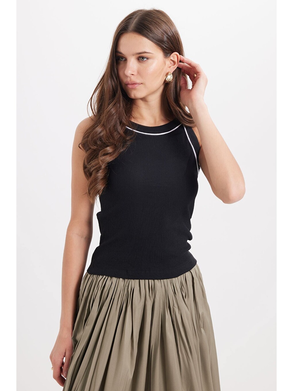 Kadın Slim Fit Dar Kesim Pamuklu Askılı Bisiklet Yaka Biyeli Siyah Crop Atlet-2