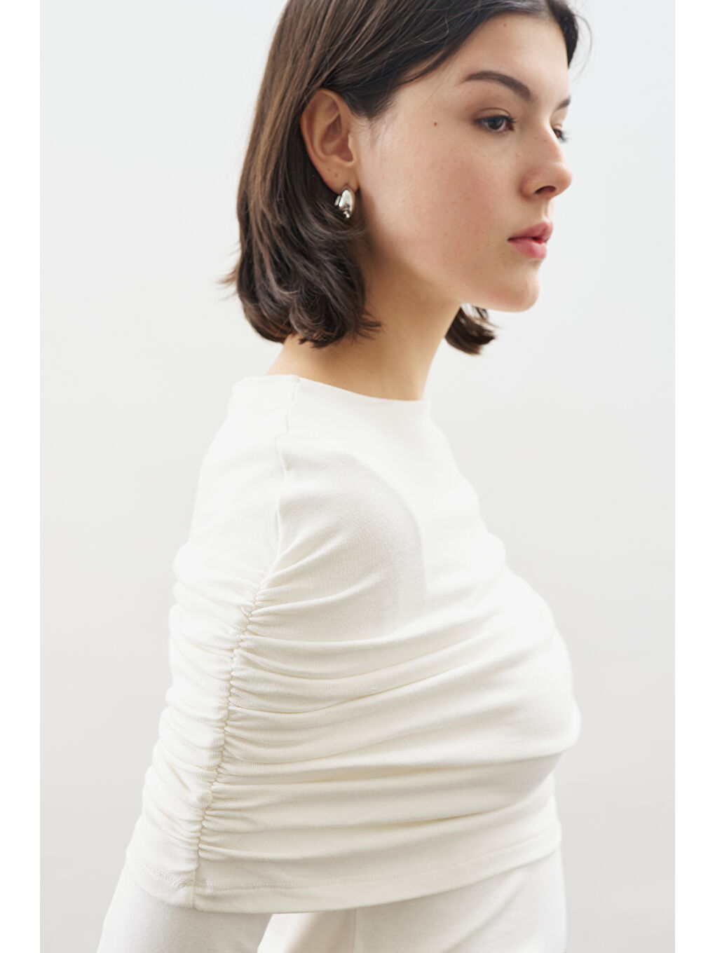 Büzgü Detaylı Bluz Ekru-3