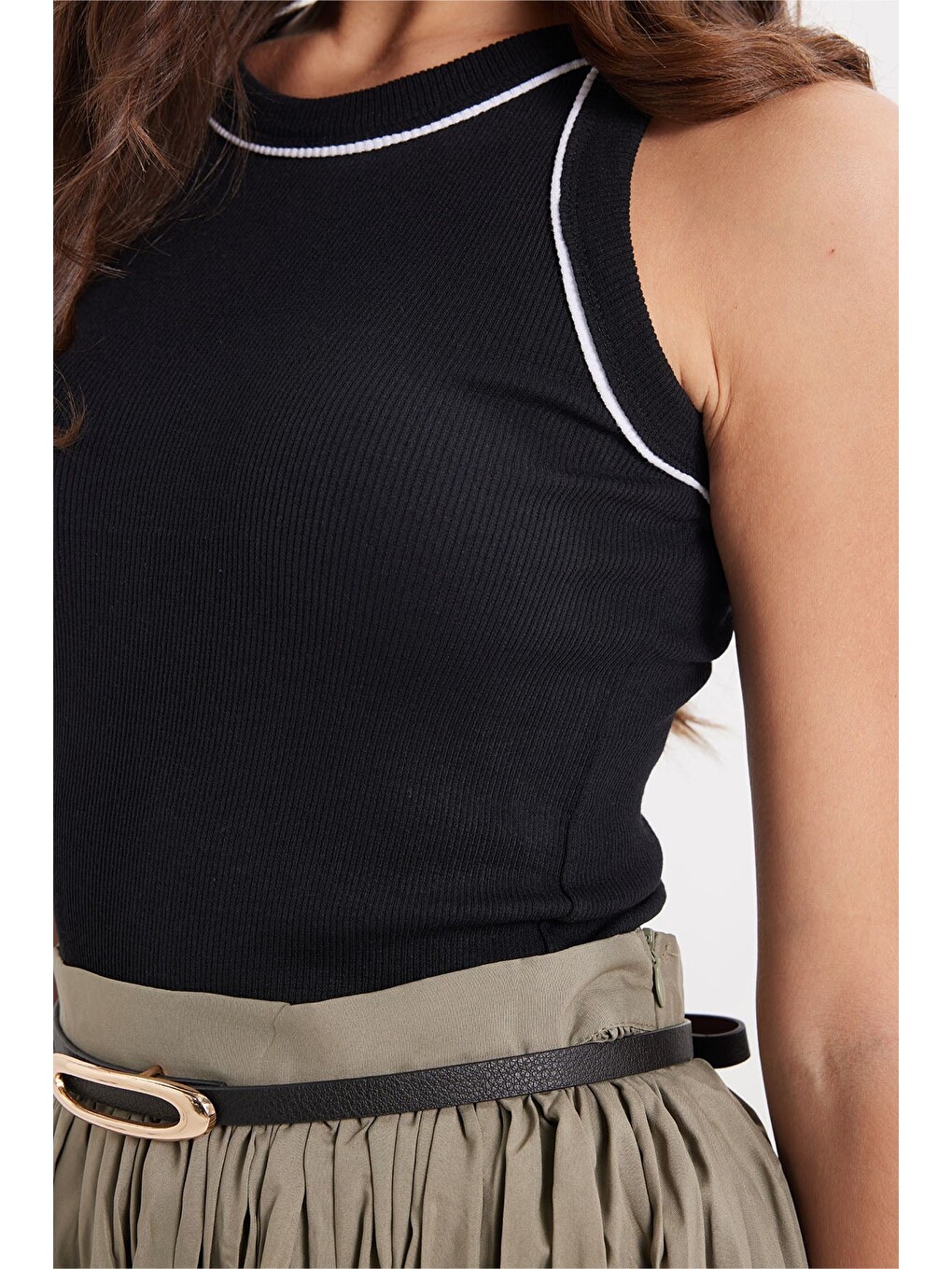 Kadın Slim Fit Dar Kesim Pamuklu Askılı Bisiklet Yaka Biyeli Siyah Crop Atlet-4
