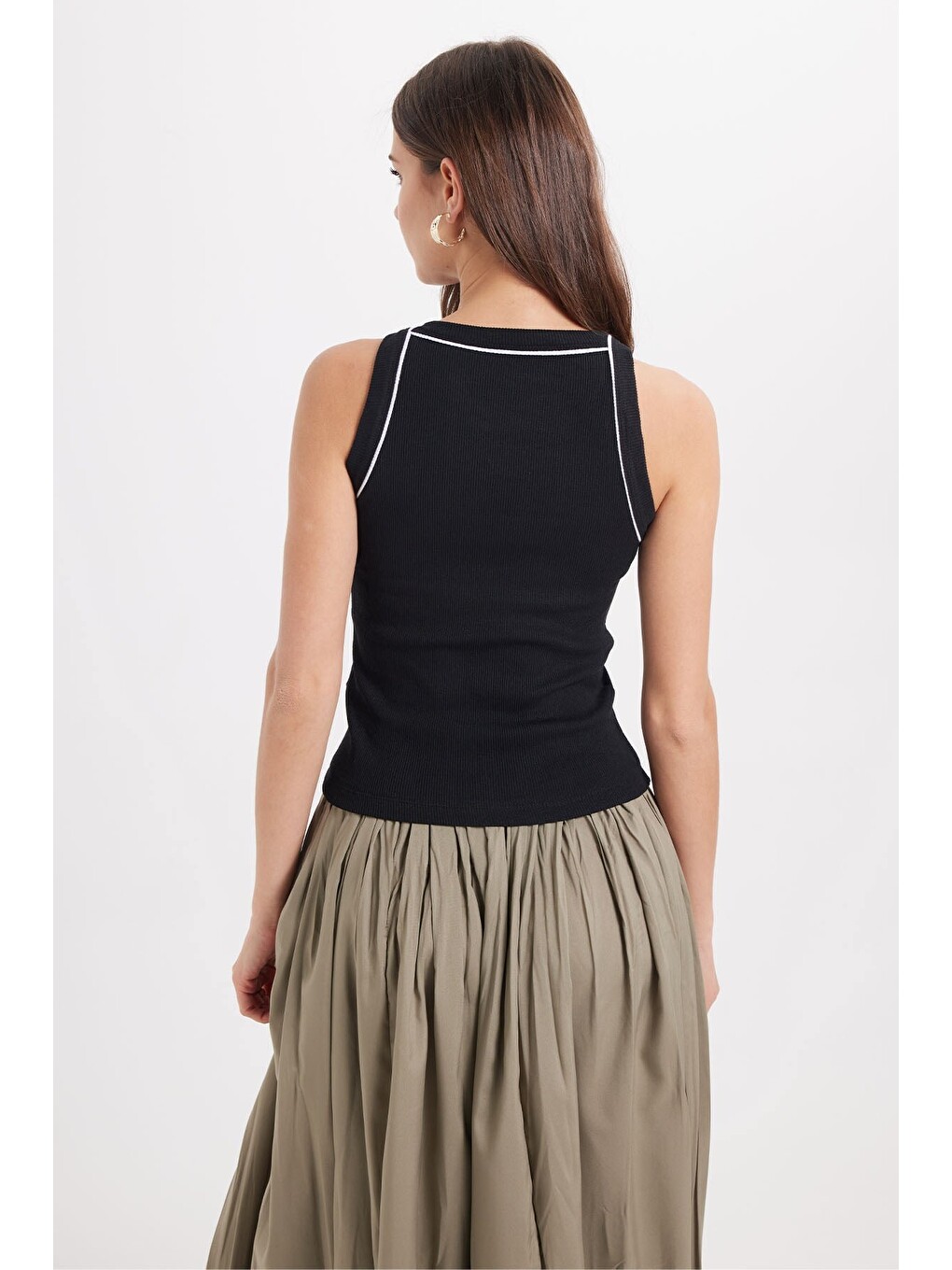 Kadın Slim Fit Dar Kesim Pamuklu Askılı Bisiklet Yaka Biyeli Siyah Crop Atlet-5