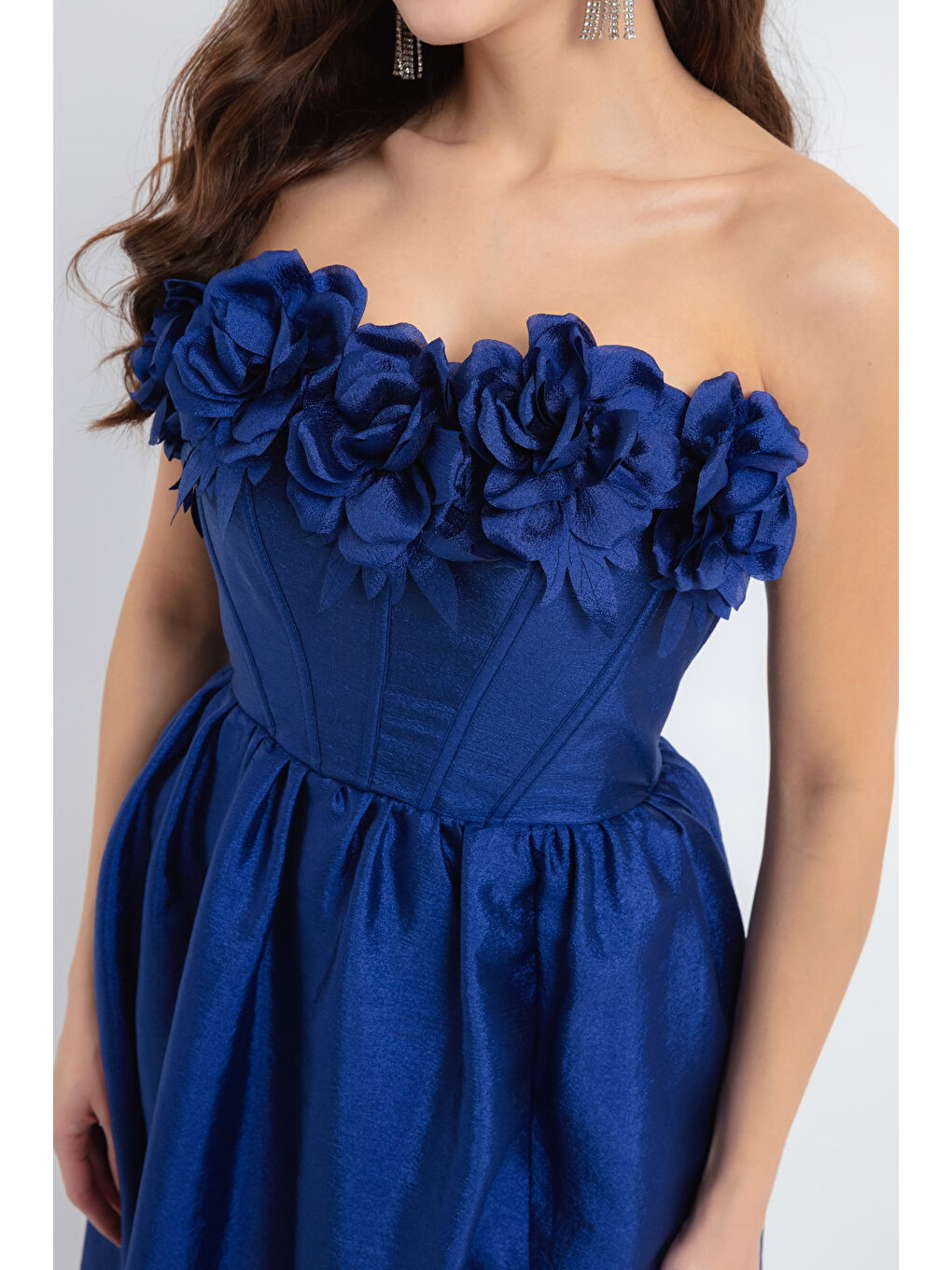 Kadın Lacivert Yakası Gül Detaylı Yırtmaçlı Uzun Abiye Elbise-3