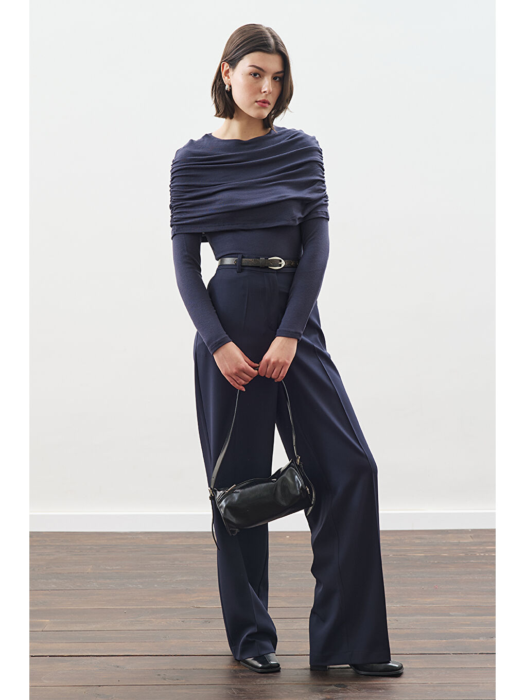 Büzgü Detaylı Bluz Lacivert-3