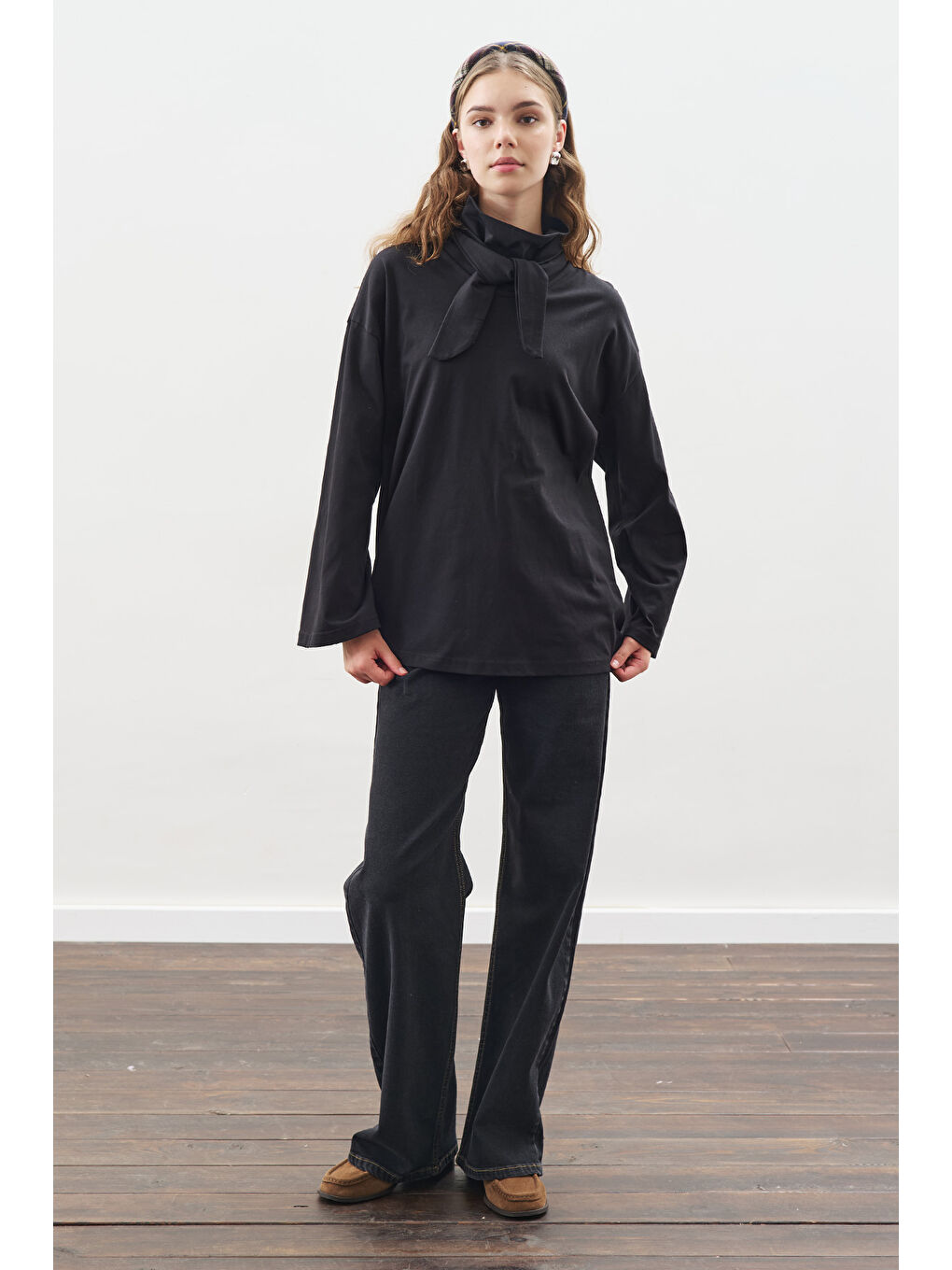 Yüksek Yaka Bağlamalı Bluz Siyah-1